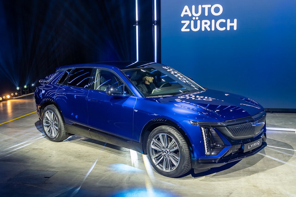 Cadillac Lyriq elétrico exposto no salão Auto Zürich 2024