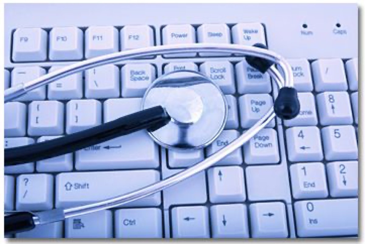 Portátil com um aviso de segurança informática no ecrã