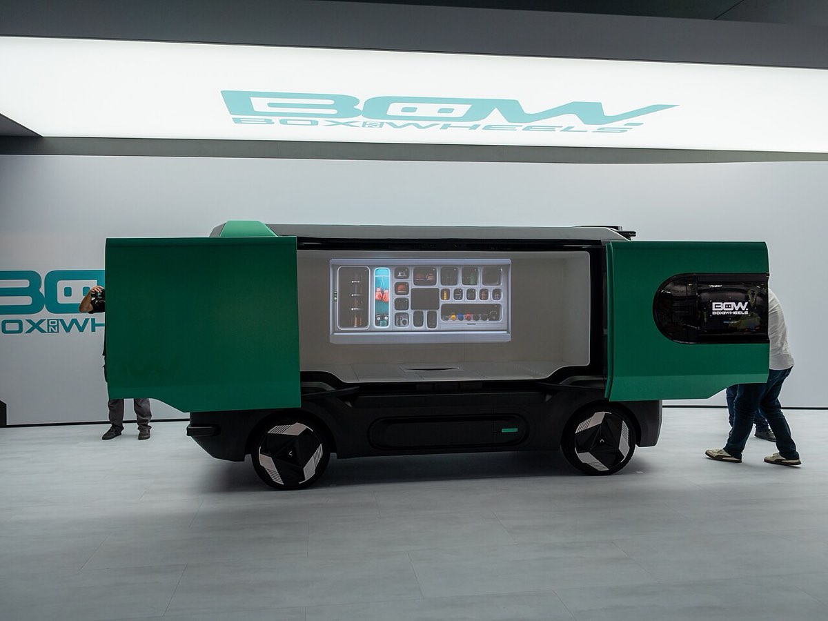 Carrinha Stellantis Pro One exposta no salão IAA 2026, em Hanôver