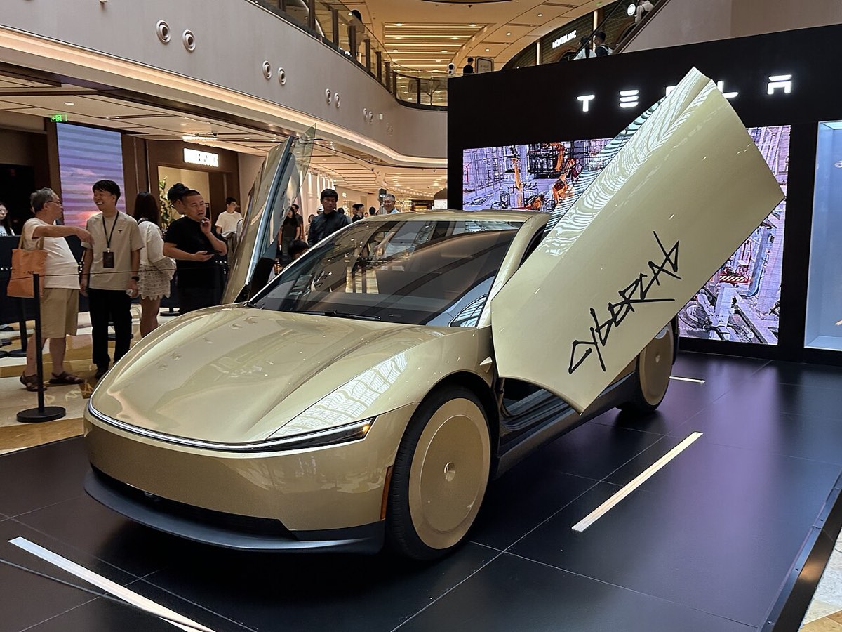 Tesla Cybercab, carro autónomo de dois lugares sem volante, visto de frente e de lado